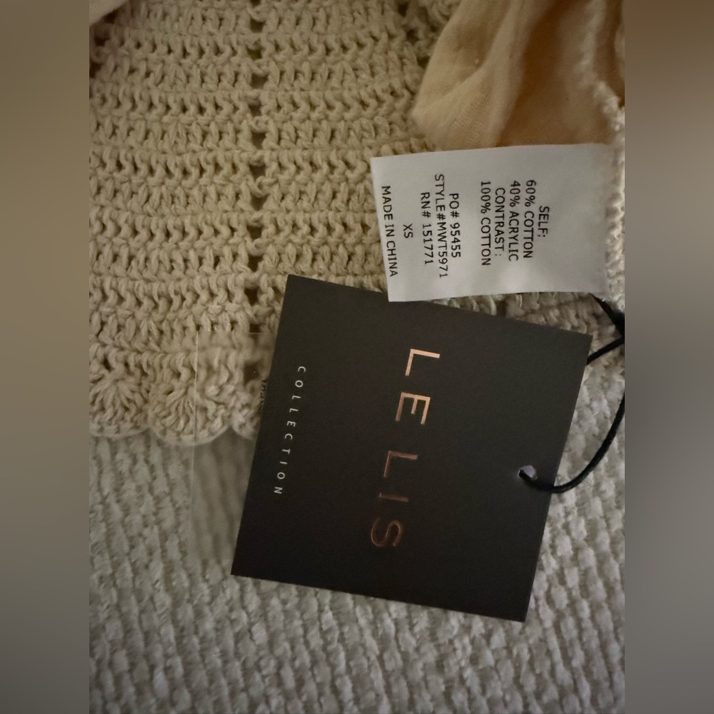 Le Lis NWT scallop crochet tie back top - Picture 4 of 4